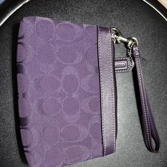Coach Classic Design Iconic C Pattern Elegant Purple Wristlet - Picture 2 of 13